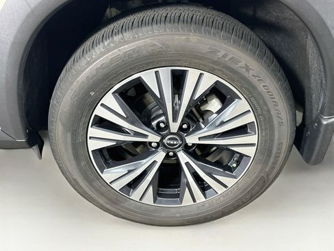 Used 2023 Nissan Rogue SV w/ SV Premium B Package FWD image 11