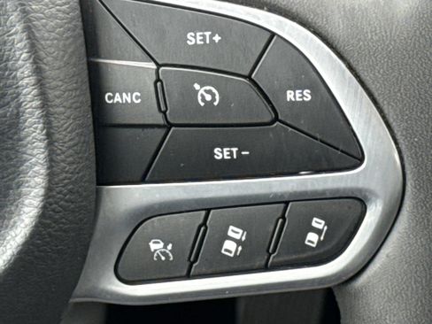 Used 2024 Chrysler Pacifica Touring-L FWD image 14