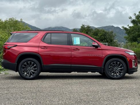 Used 2023 Chevrolet Traverse RS FWD image 3