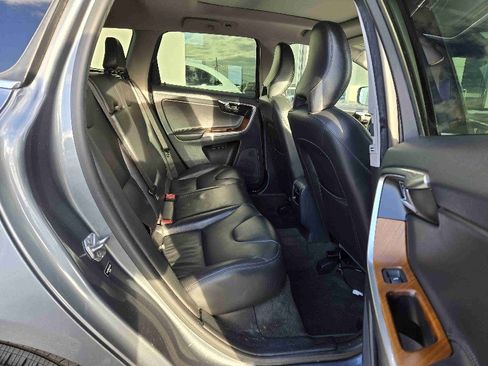 Used 2017 Volvo XC60 T6 Inscription w/ Preferred Option Package image 12