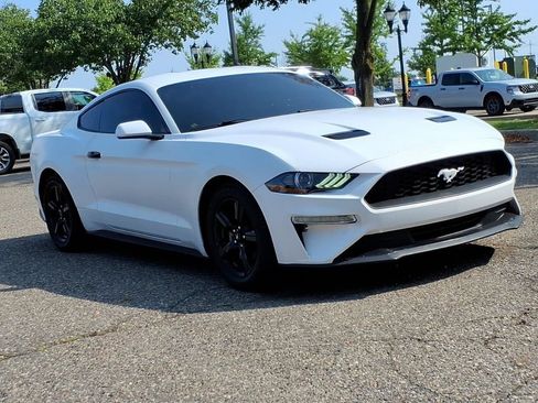 Used 2018 Ford Mustang Coupe RWD image 7