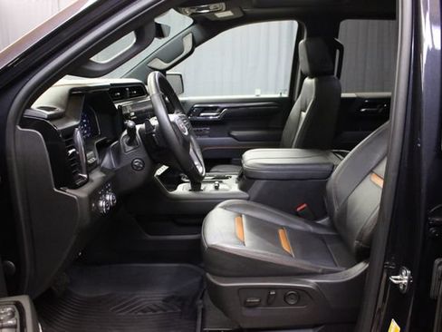 Used 2024 GMC Sierra 1500 AT4 w/ Technology Package AWD/4WD image 11