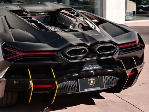 Used 2024 Lamborghini Revuelto image 20