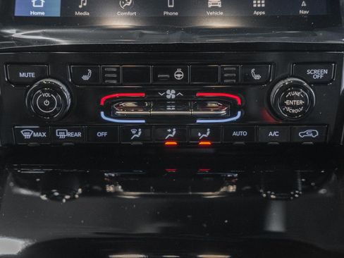 New 2025 Jeep Grand Cherokee Limited image 24