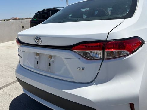 Used 2021 Toyota Corolla LE FWD image 4