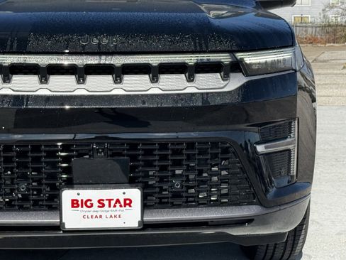 New 2026 Jeep Grand Wagoneer L 2WD image 5