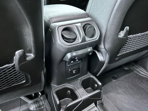 Used 2024 Jeep Wrangler Unlimited Rubicon w/ Convenience Group AWD/4WD image 21