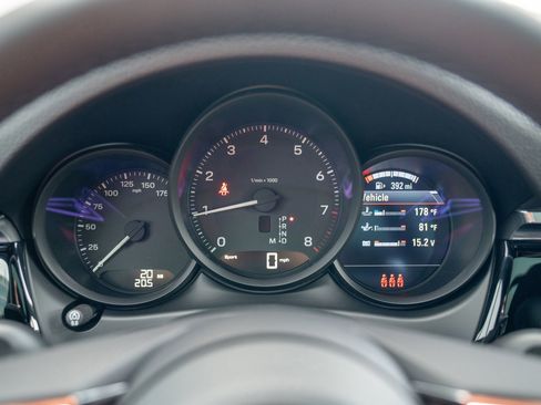 New 2026 Porsche Macan image 16