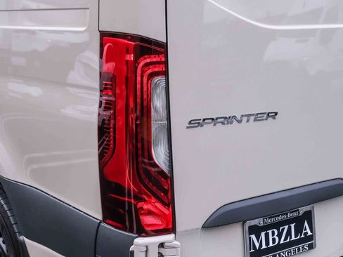 Used 2024 Mercedes-Benz Sprinter 2500 image 7