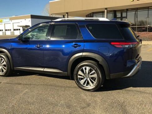 Used 2025 Nissan Pathfinder SL image 6