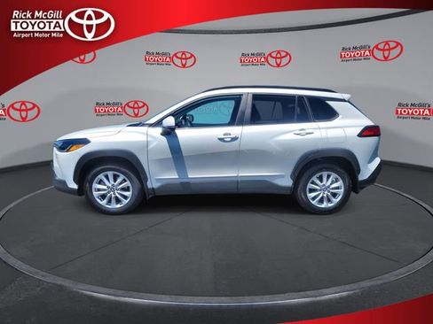 Used 2024 Toyota Corolla Cross LE FWD image 5