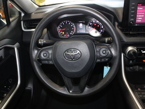 Used 2021 Toyota RAV4 LE image 17