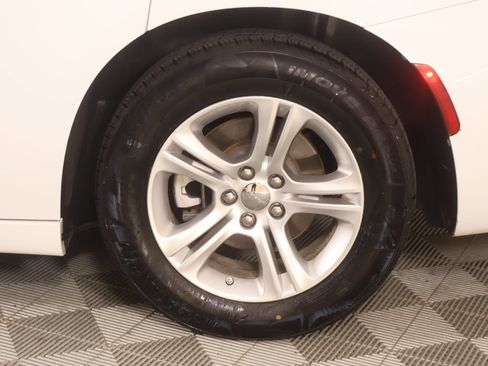 Used 2022 Dodge Charger SXT w/ Leather Interior Group RWD image 20