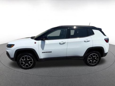 Used 2025 Jeep Compass Trailhawk AWD/4WD image 7
