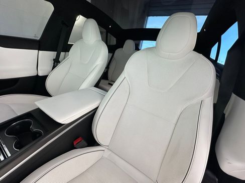 Used 2023 Tesla Model S Plaid image 18