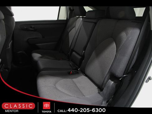 Certified 2024 Toyota Highlander LE image 19
