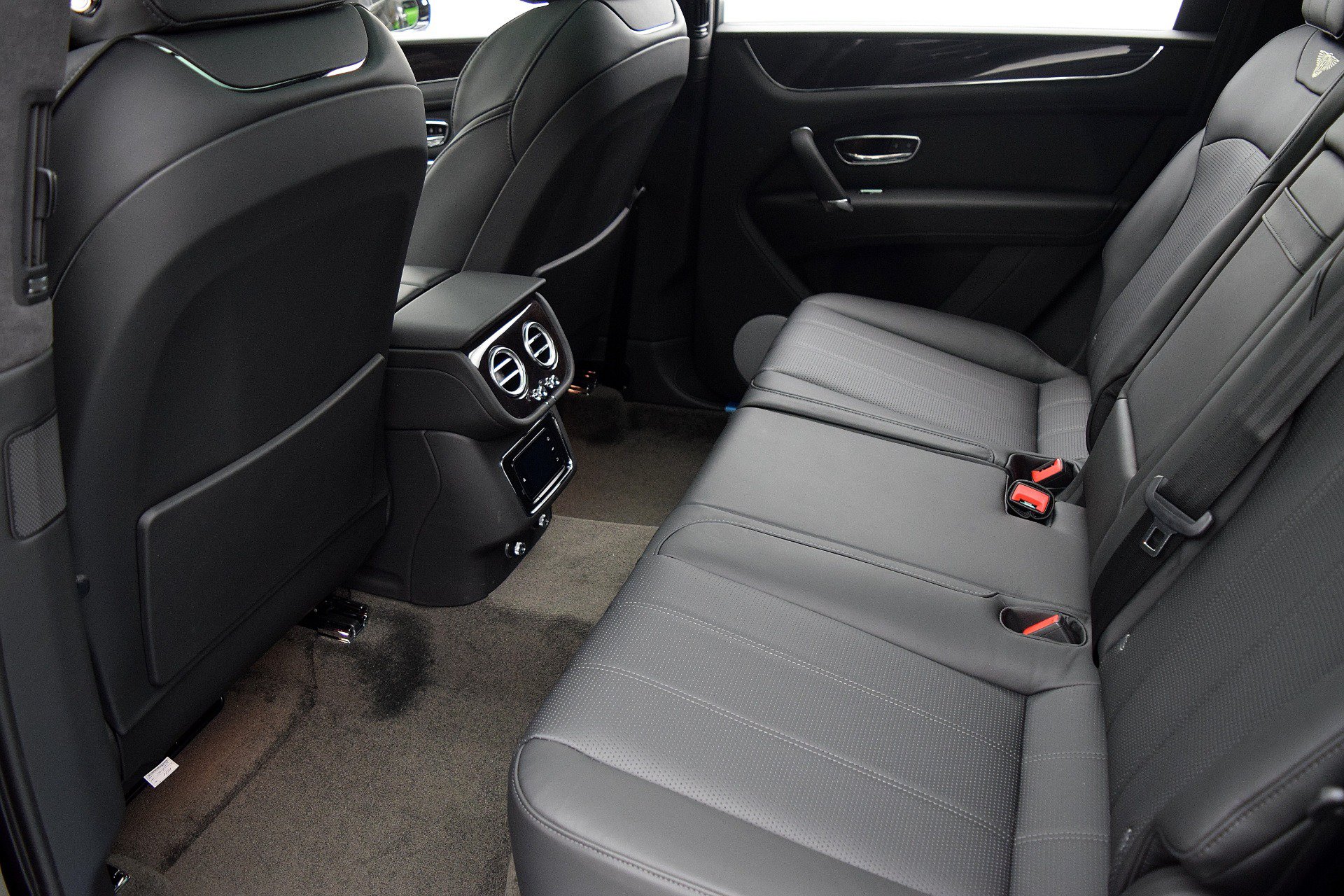 Used 2019 Bentley Bentayga AWD/4WD image 28