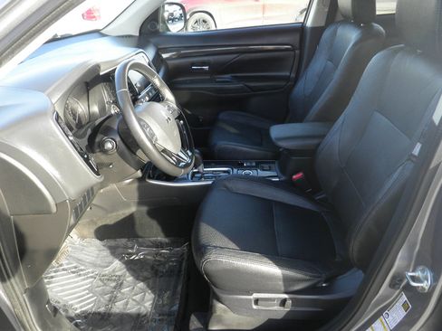 Used 2017 Mitsubishi Outlander SEL image 14