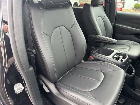 New 2026 Chrysler Pacifica Select image 56
