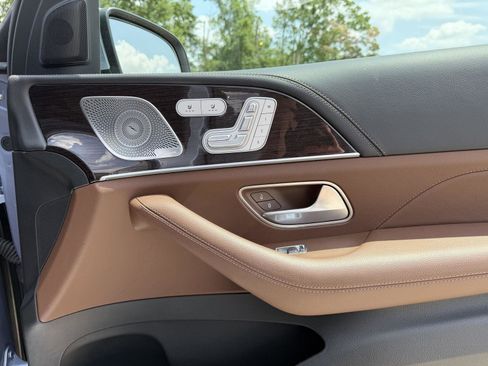 Used 2025 Mercedes-Benz GLS 450 4MATIC image 30