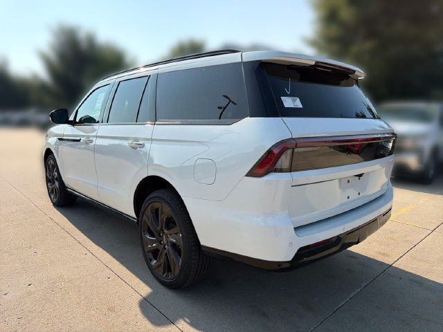 New 2027 Lincoln Navigator Reserve w/ Jet Appearance Package AWD/4WD image 8