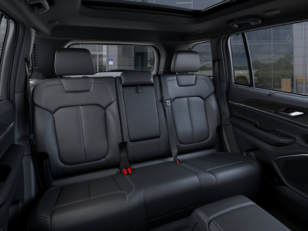 New 2026 Jeep Grand Cherokee Limited w/ Luxury Tech Group II AWD/4WD image 15