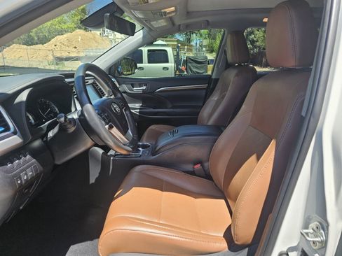 Used 2019 Toyota Highlander Limited Platinum AWD/4WD image 9