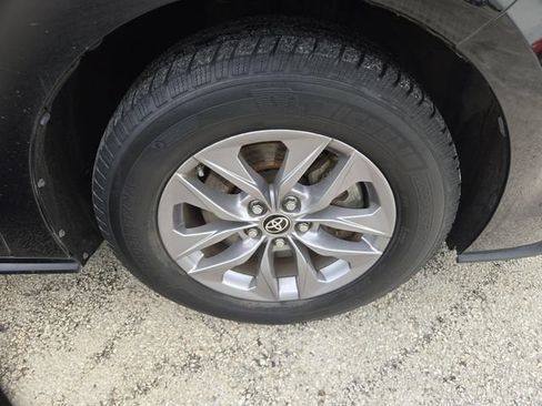 Used 2022 Toyota Sienna LE FWD image 28