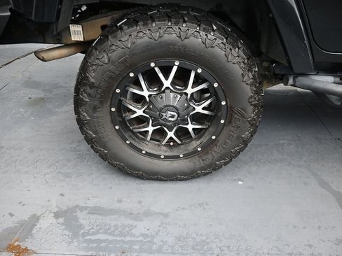 Used 2013 Jeep Wrangler Unlimited Sahara w/ Connectivity Group AWD/4WD image 10