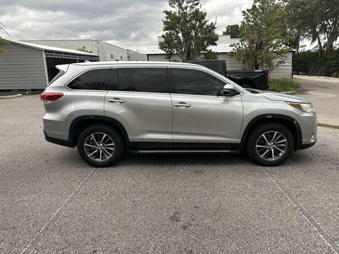 Used 2019 Toyota Highlander XLE FWD image 7