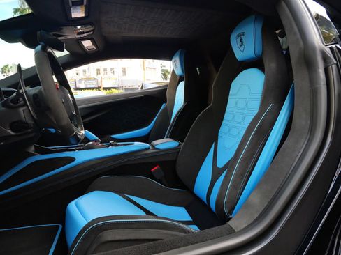 Used 2025 Lamborghini Revuelto AWD/4WD image 6