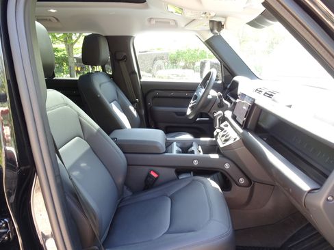 Certified 2025 Land Rover Defender 110 S AWD/4WD image 27