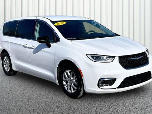 Used 2024 Chrysler Pacifica Touring-L FWD image 1