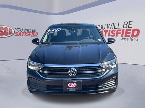 Used 2023 Volkswagen Jetta SE w/ Panoramic Sunroof Package FWD image 2