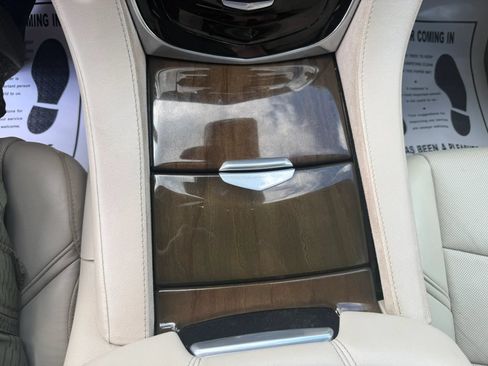 Used 2020 Cadillac Escalade Premium Luxury AWD/4WD image 12