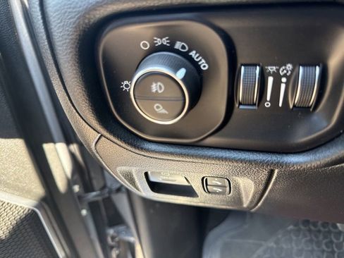 Used 2022 RAM 1500 Laramie AWD/4WD image 21