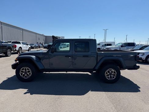 Used 2025 Jeep Gladiator Rubicon AWD/4WD image 17