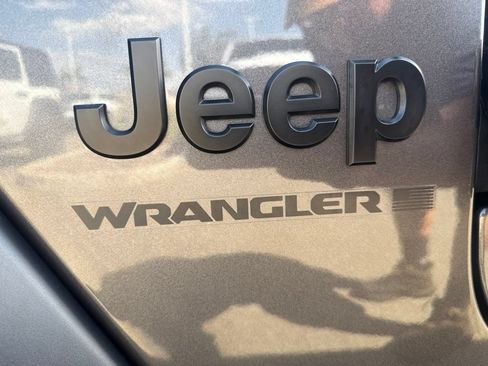 Used 2025 Jeep Wrangler Unlimited Sport AWD/4WD image 12