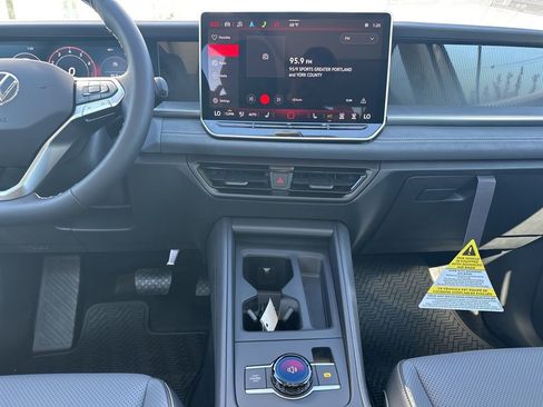 New 2025 Volkswagen Tiguan SE image 16