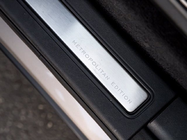 Used 2025 Land Rover Discovery Metropolitan Edition AWD/4WD image 28