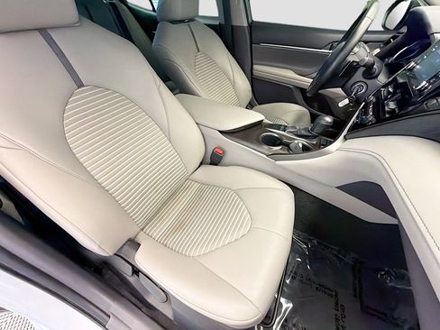 Used 2022 Toyota Camry SE FWD image 15