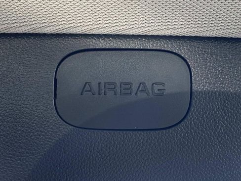 Used 2022 Chevrolet Bolt EUV Premier w/ Sun & Sound Package image 33