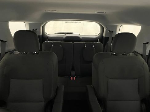 Used 2022 Ford Explorer XLT AWD/4WD image 15