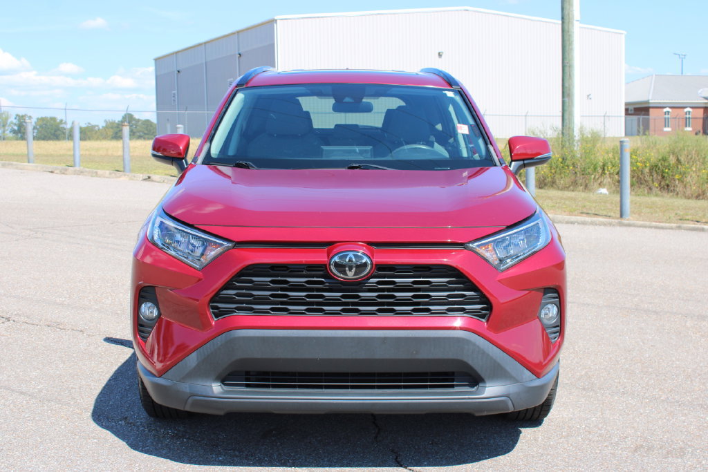 Used 2020 Toyota RAV4 XLE w/ Convenience Package FWD image 3
