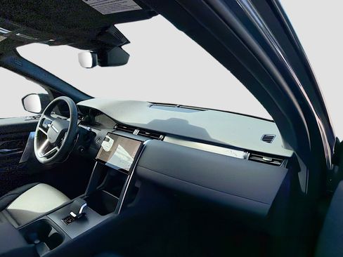 New 2026 Land Rover Discovery Sport Landmark image 13