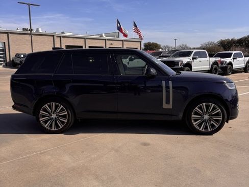 Used 2023 Land Rover Range Rover Long Wheelbase SE image 9