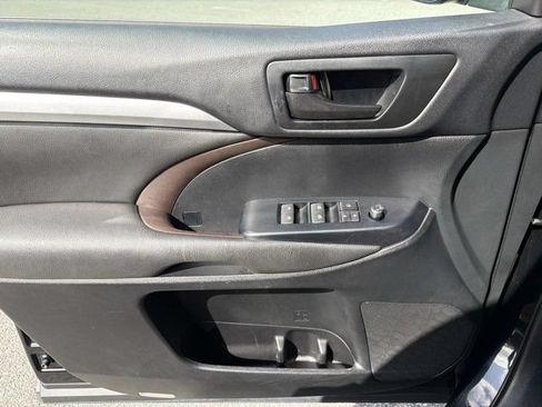 Certified 2017 Toyota Highlander LE FWD image 7