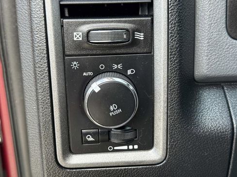 Used 2018 RAM 1500 Express image 40