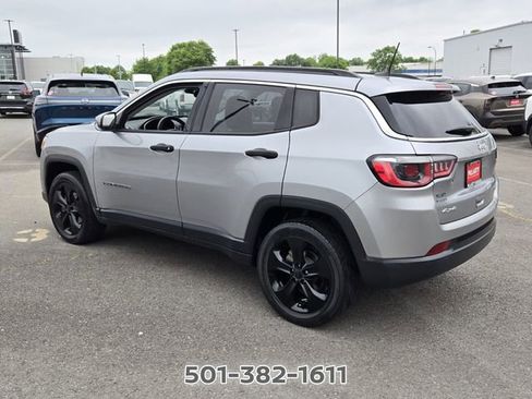 Used 2018 Jeep Compass Latitude w/ Popular Equipment Group AWD/4WD image 3