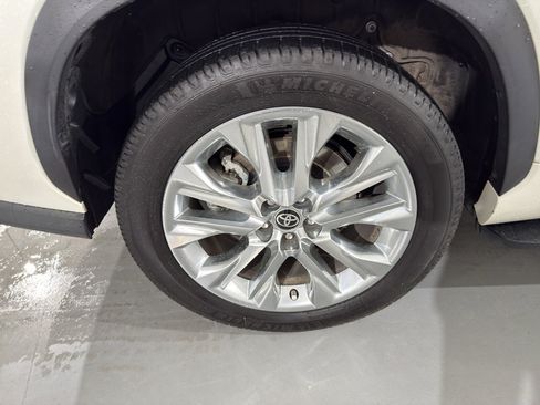 Used 2021 Toyota Highlander Limited image 13